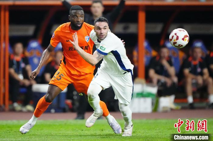 云南玉昆2-0梅州客家完成队史中超三连胜,申花