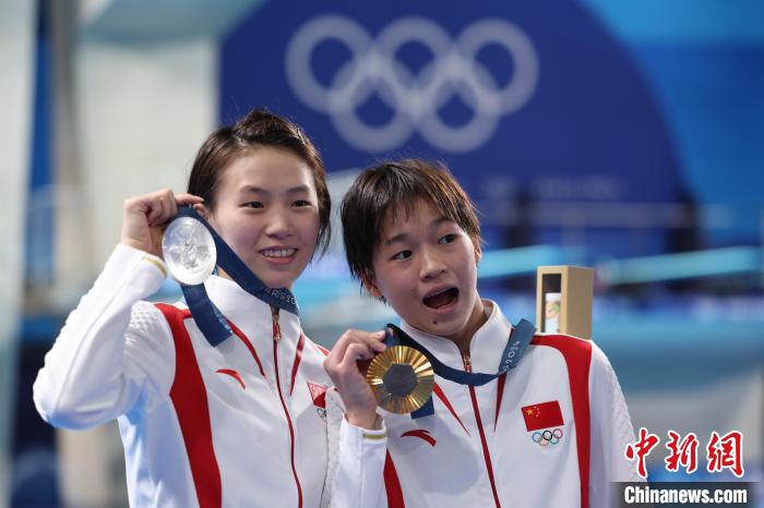 巴黎奥运会跳水女子10米台决赛全红婵卫冕成功，