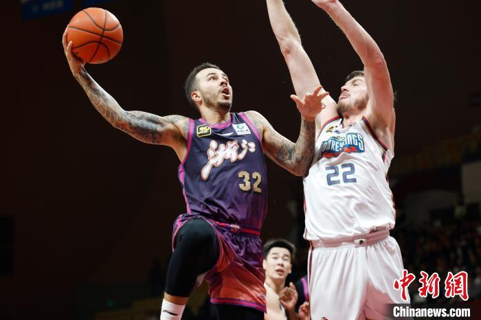 浙江男篮在主场力克南京夺下三连胜，琼斯砍下