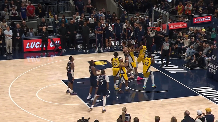 伦纳德低位单打成绝杀武器 快船逆袭附加赛争季