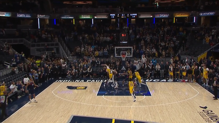 伦纳德低位单打成绝杀武器 快船逆袭附加赛争季