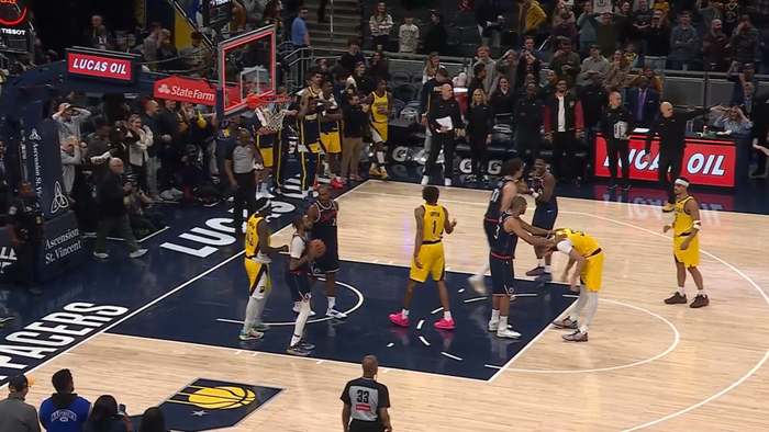 伦纳德低位单打成绝杀武器 快船逆袭附加赛争季