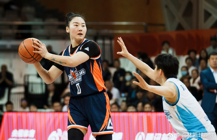 武桐桐季后赛三战统治赛场 助攻效率值双冠加冕