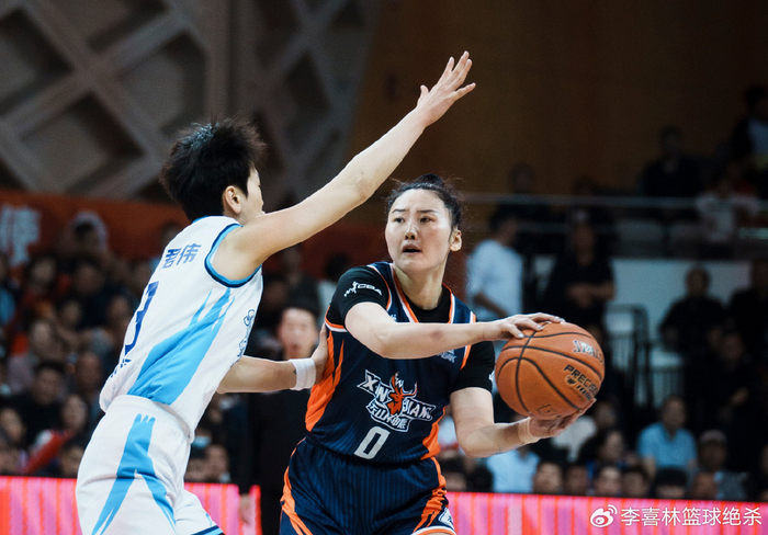 武桐桐季后赛三战统治赛场 助攻效率值双冠加冕