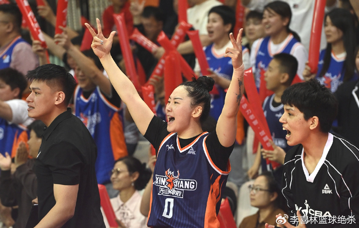 武桐桐季后赛三战统治赛场 助攻效率值双冠加冕