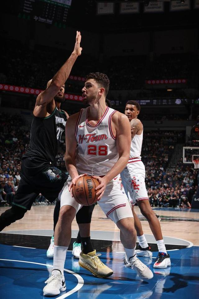 申京封盖嘴角带血 火箭加时逆转未果负森林狼