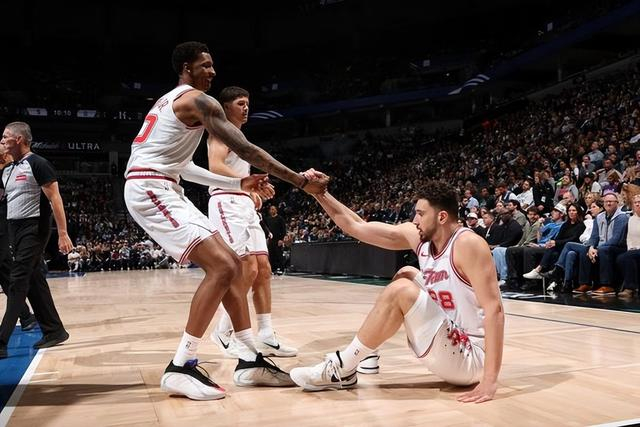 申京封盖嘴角带血 火箭加时逆转未果负森林狼