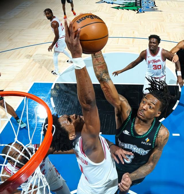 申京封盖嘴角带血 火箭加时逆转未果负森林狼