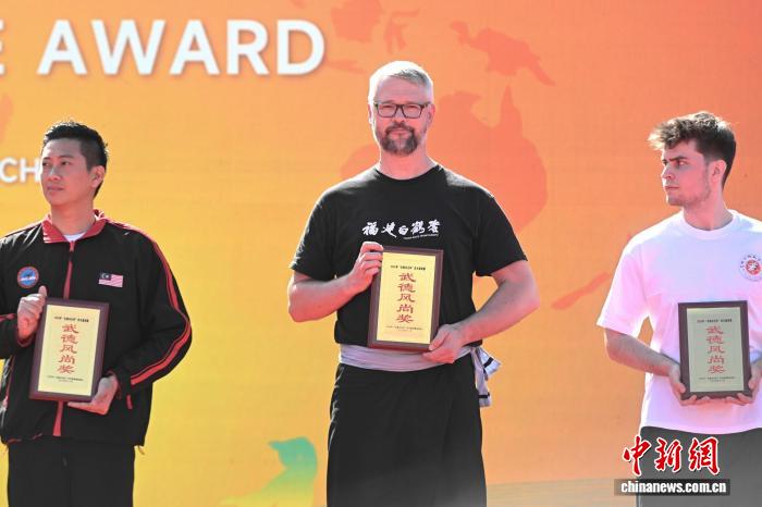 英国弟子丹尼尔永春功夫杯夺冠 助力白鹤拳走向